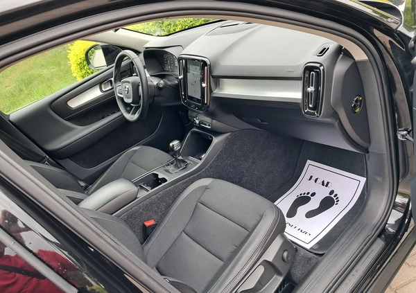 Volvo XC 40 cena 83900 przebieg: 197000, rok produkcji 2018 z Maków Podhalański małe 529